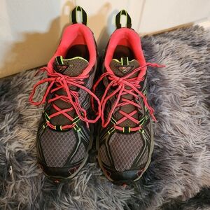 New Balance 610 V2 Women's Sneakers - Dark Gray and Pink Interior